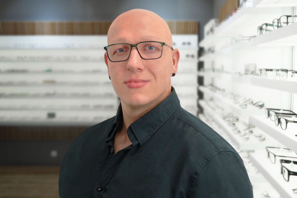 Nico Münch: Marketing Manager und Grafikdesign bei Wichmann Brillen und Hörgeräte in Peine.